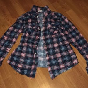 Button up flannel. I’ve only worn once, cleaned